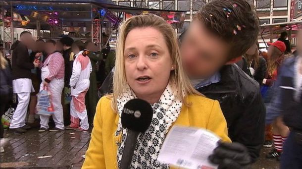 Hombres acosan sexualmente a una periodista cuando daba un informe al aire