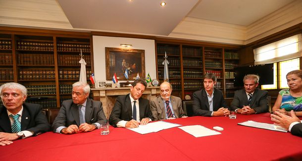 Referentes de la oposición firmaron un documento en defensa de la independencia de la Justicia