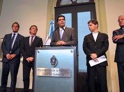 Nación firmó acuerdos con 18 gobernadores para refinanciar deudas provinciales
