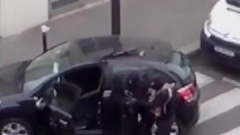 un nuevo video muestra a los hermanos kouachi huir tras el atentado en paris un nuevo video muestra a los hermanos kouachi huir tras el atentado en paris