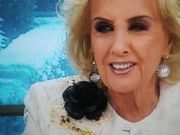 Se olvidaron de sacarle el precio a los aros de Mirtha