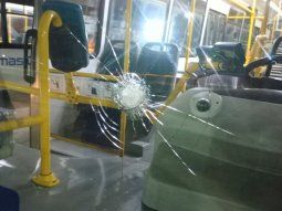 Una empresa denuncia ataque a sus colectivos por no adherir al paro de la UTA