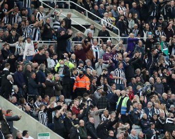 Premier League: un hincha tuvo una falla cardíaca y tuvo que ser asistido de urgencia