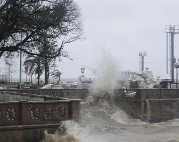 Fuertes vientos en la Costanera del Río de la Plata