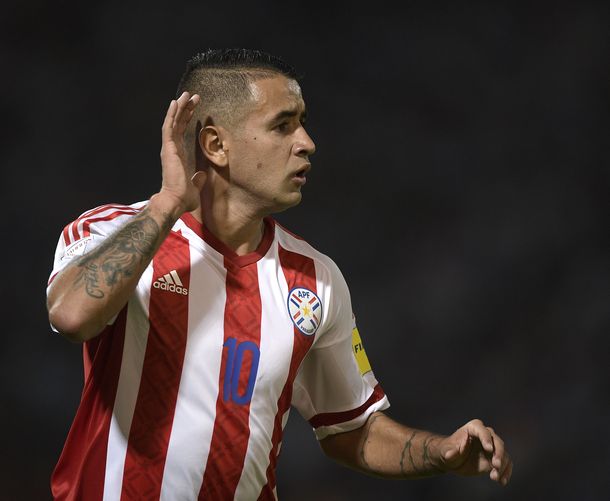 Derlis González hizo el gol para poner el 1 a 0 de Paraguay sobre Argentina en Córdoba