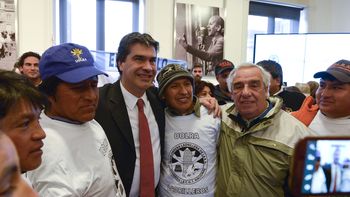 contra el paro, tomada y capitanich firman convenio en produccion de ladrillos contra el paro, tomada y capitanich firman convenio en produccion de ladrillos