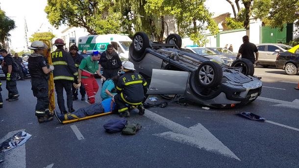 Choque y vuelco en Caballito