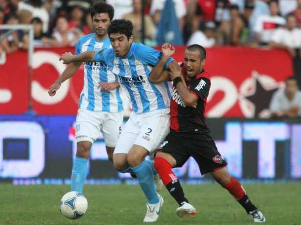 El campeón Newells defiende la punta ante Racing en Avellaneda