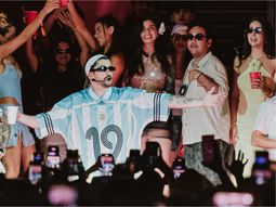 La casaca de Lionel Messi que vistió Bad Bunny no se consigue en Argentina