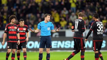 la insolita decision de un arbitro: se enojo con un tecnico y se fue de la cancha la insolita decision de un arbitro: se enojo con un tecnico y se fue de la cancha