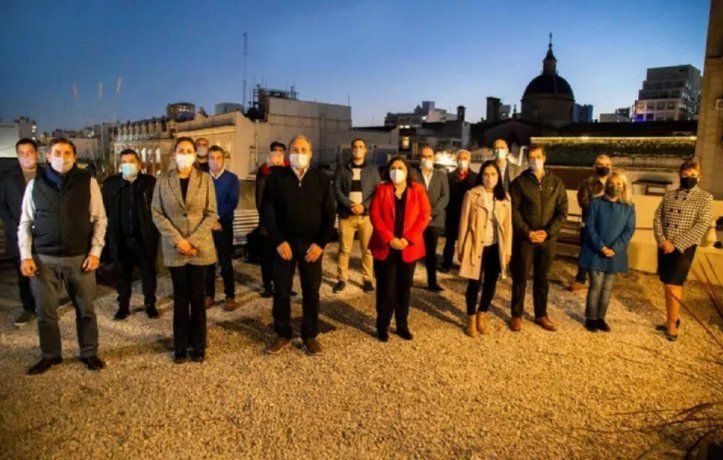 Juntos por el Cambio oficializó su alianza de 14 partidos para las PASO en la Ciudad