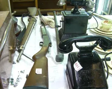 Clausuraron un local donde se subastaban armas ilegales