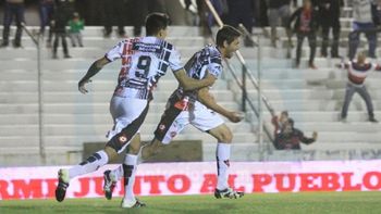 El festejo de Patronato en un partido que valió seis puntos El festejo de Patronato en un partido que valió seis puntos
