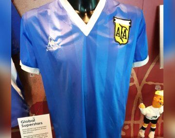 Se subastó la camiseta de Maradona: a cuánto se vendió