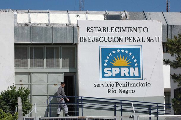 Un preso se fugó corriendo de la cárcel... y no es la primera vez que lo hace