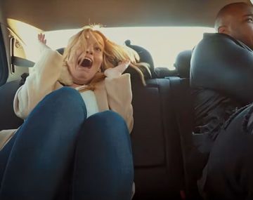 Un taxista loco asusta a sus pasajeros