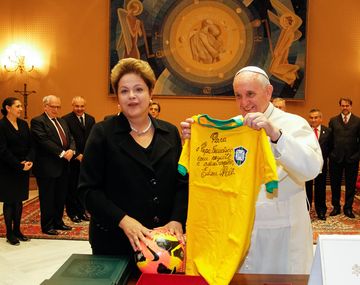 Dilma invitó al Papa a ver un partido del Mundial