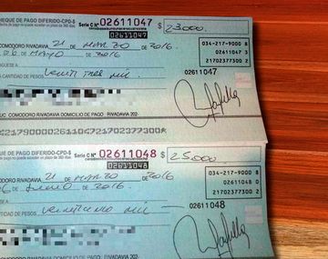 Encontró dos cheques y los devolvió