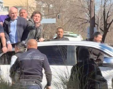 Video: Milei provocando a vecinos de Lomas antes de los piedrazos