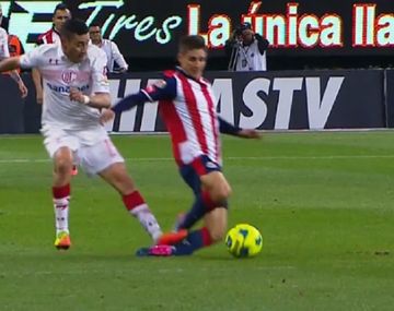 El argentino vio la roja por esta terrible entrada