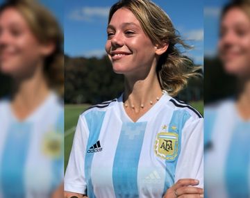 Una modelo presentó la remera de la Selección femenina y una jugadora explotó