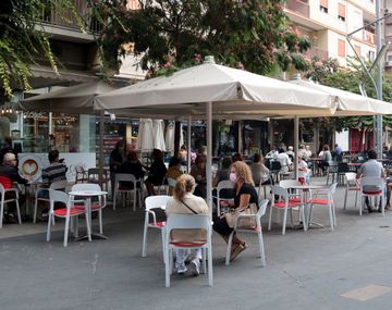 España: cierran bares y restaurantes en Cataluña por la segunda ola de coronavirus
