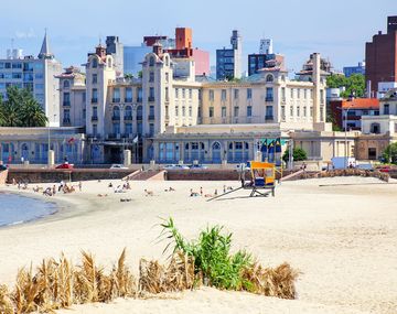 Uruguay no exigirá cuarentena a los extranjeros que estén vacunados