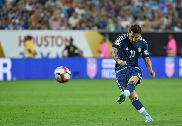 Insuperable: Messi la colgó del ángulo y es el máximo goleador de la Selección