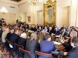 Comienzan las reuniones del Gobierno con sindicatos y empresas por precios y salarios