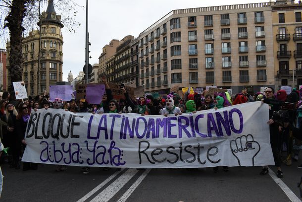 Feminismos internacionales: latinoamericanas marcharon juntas en Barcelona
