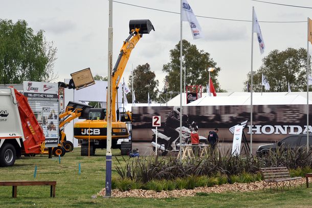 Empresas de distintos rubros se muestran en Expotigre 2012