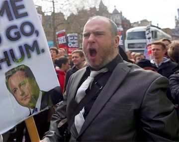 Piden la renuncia de David Cameron