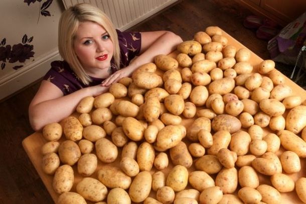 Ella dice haber comida 13 mil papas al horno