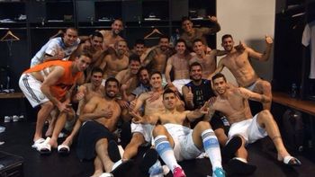 mira el festejo intimo de los jugadores en el vestuario tras clasificar a semifinales mira el festejo intimo de los jugadores en el vestuario tras clasificar a semifinales