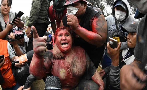 Bolivia: opositores a Evo Morales atacaron salvajemente a una intendenta oficialista