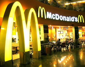 Encuentran a una pareja teniendo sexo en un McDonalds