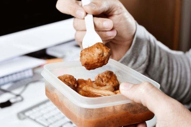 Información útil: cómo limpiar las manchas de tuco de los táperes .