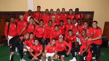 El plantel peruano tras la histórica victoria ante Ecuador en Quito El plantel peruano tras la histórica victoria ante Ecuador en Quito