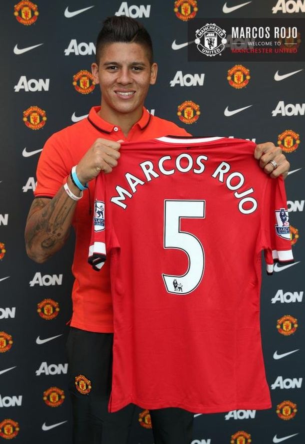 Manchester United le dio la bienvenida al argentino Marcos Rojo