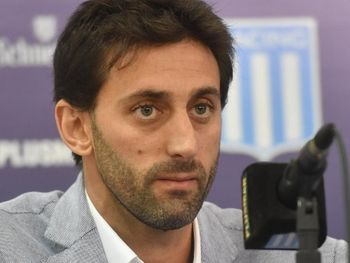 Diego Milito, cerca de las elecciones en Racing: el motivo