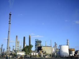 Ancap podría terminar perdiendo unos 400 millones de dólares por los retrasos en la parada técnica de la refinería La Teja. Ancap podría terminar perdiendo unos 400 millones de dólares por los retrasos en la parada técnica de la refinería La Teja.