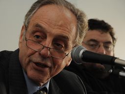 #papelprensa: es un simbolo de complicidad con la dictadura, dijo heller #papelprensa: es un simbolo de complicidad con la dictadura, dijo heller