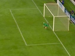 Gigliotti erró el penal que podría haber puesto arriba en el marcador a Independiente Gigliotti erró el penal que podría haber puesto arriba en el marcador a Independiente