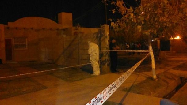 La policía cercó la casa del hombre que se quemó vivo en San Juan