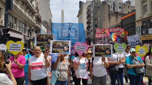 Obelisco: masiva concentración en repudio al golpe de Estado en Bolivia