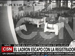 video: un ladron escapo con la caja registradora de una famosa cerveceria video: un ladron escapo con la caja registradora de una famosa cerveceria