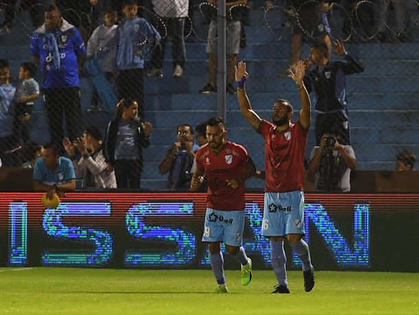 Racing no pudo acercarse a la punta y terminó goleado por Temperley