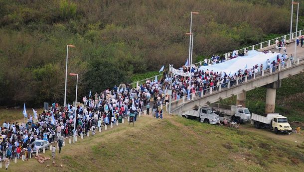 Asambleístas ratifican que buscarán protestar en Uruguay contra Botnia