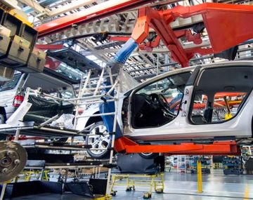 En caída libre: la producción automotriz se derrumbó en abril 33
