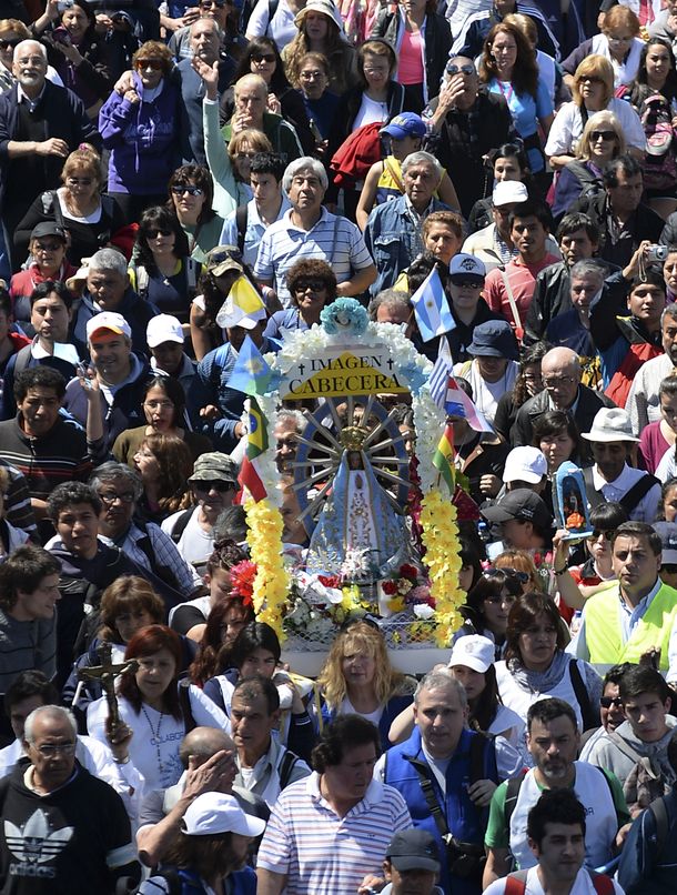 Scioli, en Luján: Creo en Dios y la Virgen como guía en la adversidad
